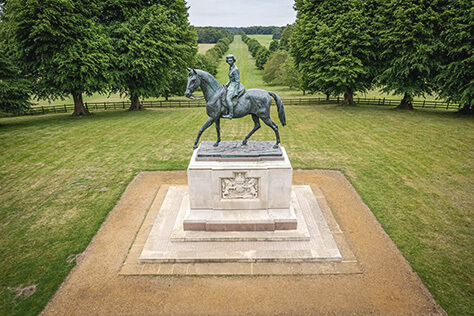 golden jubilee statue at Windsor Great Park
