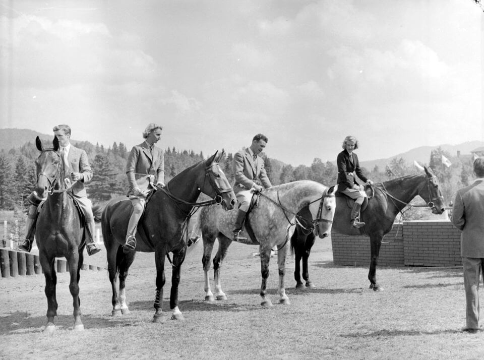 black and white photo of horse show 1917